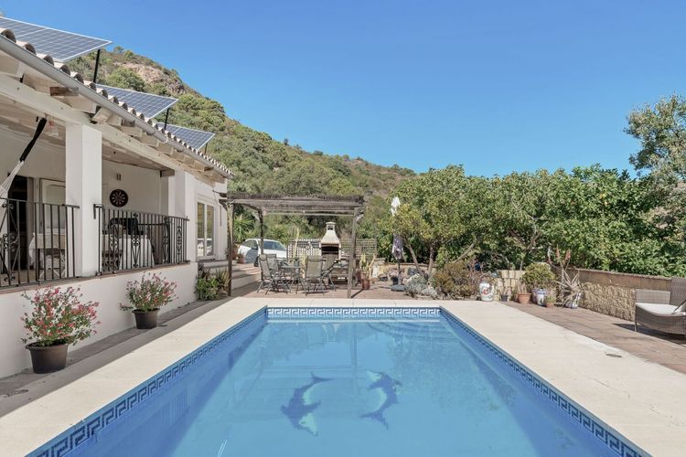 House | Resale in Estepona in Estepona, Costa del Sol - Photo 3