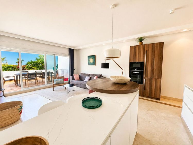 Apartment | Resale in Los Monteros in Los Monteros, Costa del Sol - Photo 3