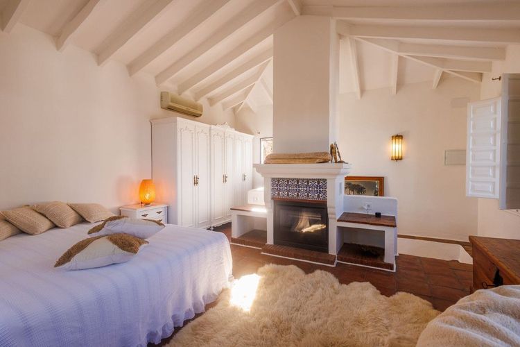 House | Resale in Comares in Comares, Costa del Sol - Photo 2