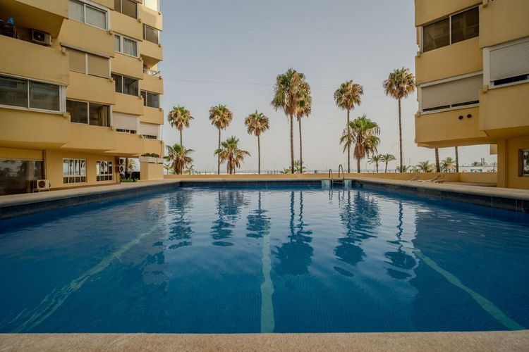 Apartment | Resale in Marbella in Marbella Others, Costa del Sol - Photo 2