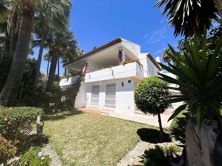House | Resale in La Duquesa - Development photo 1