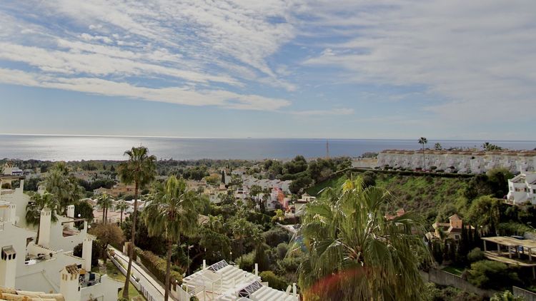 Apartment | Resale in Calahonda - Development photo 1