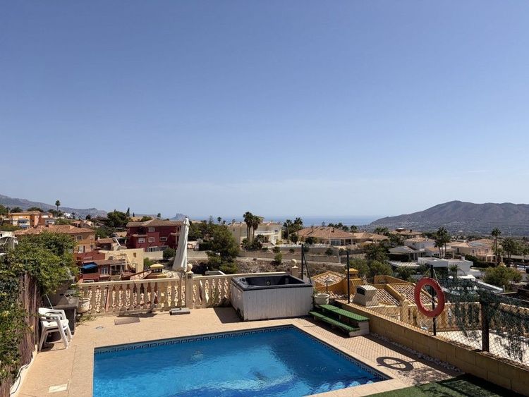 House | Resale in La Nucia in La Nucia, Costa Blanca - Photo 3