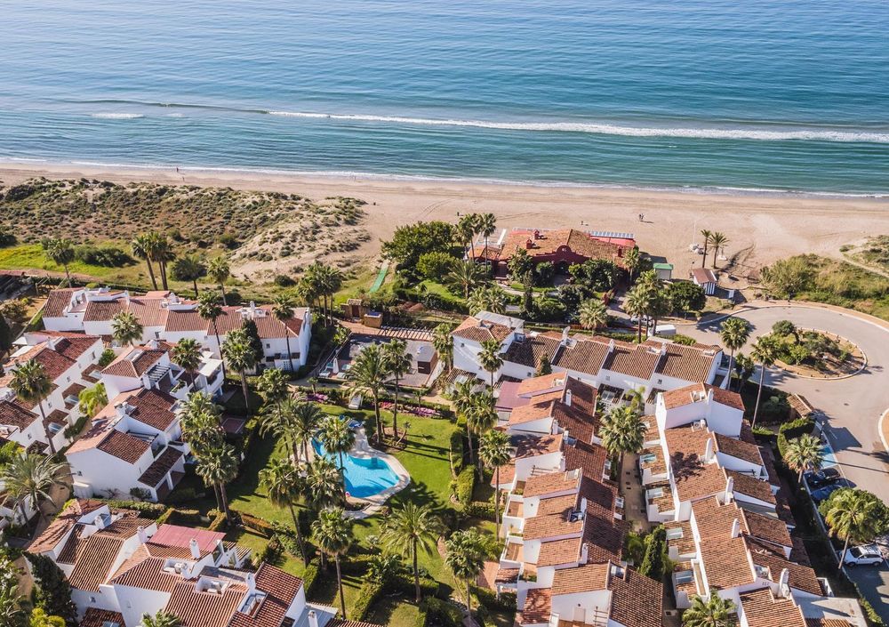 House | Resale in Bahía de Marbella in Bahía de Marbella, Costa del Sol - Main property photo