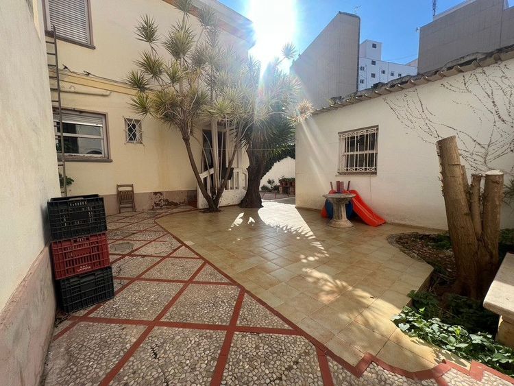 House | Resale in Denia in Denia, Costa Blanca - Photo 5