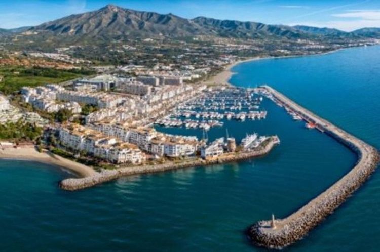 Apartment | Resale in Puerto Banús in Puerto Banús, Costa del Sol - Photo 2