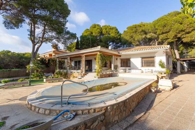 House | Resale in Campoamor in Campoamor, Costa Blanca - Photo 5