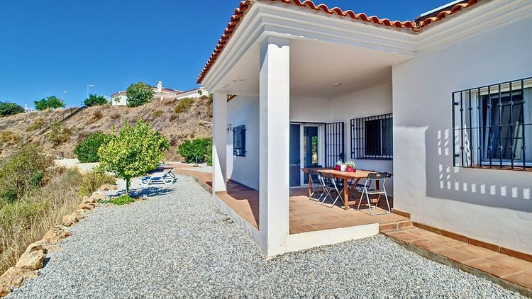 House | Resale in Arenas in Arenas, Costa del Sol - Photo 4
