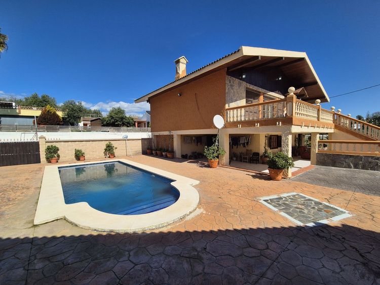 listing card gallery