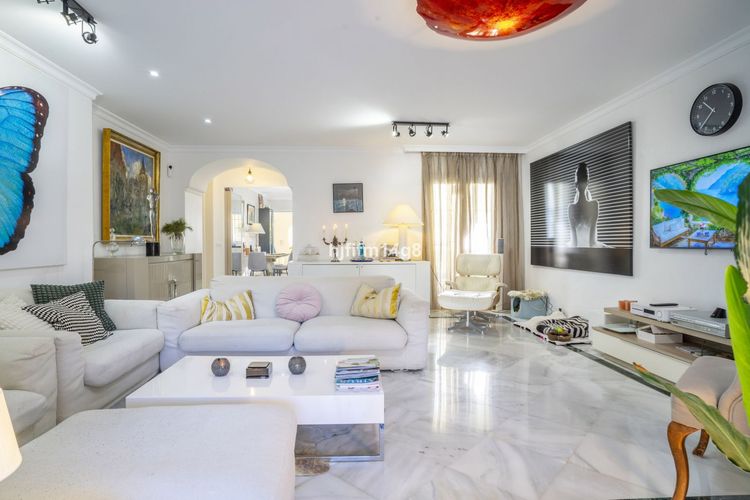 Apartment | Resale in Marbella in Marbella, Costa del Sol - Photo 3