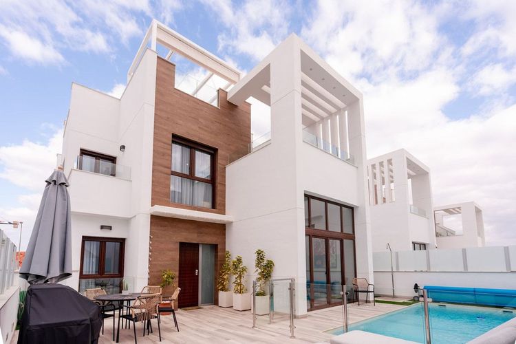House | Resale in Los Balcones in Los Balcones, Costa Blanca - Photo 2