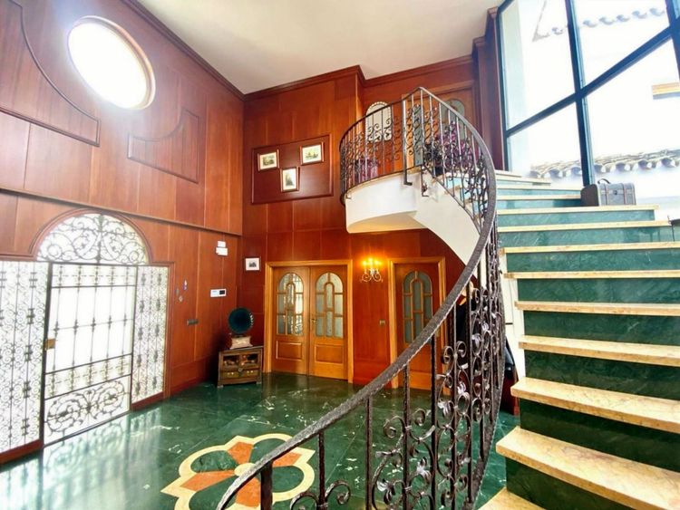 listing card gallery