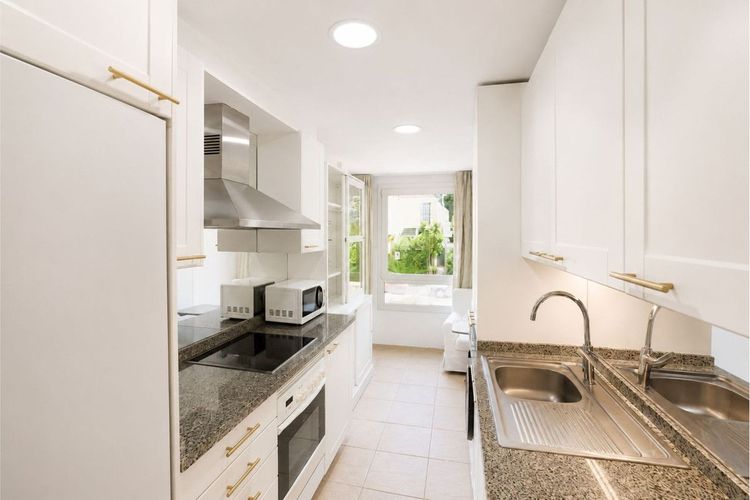 Apartment | Resale in Marbella in Marbella Others, Costa del Sol - Photo 5