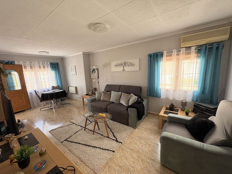 House | Resale in La Marina in La Marina, Costa Blanca - Photo 4