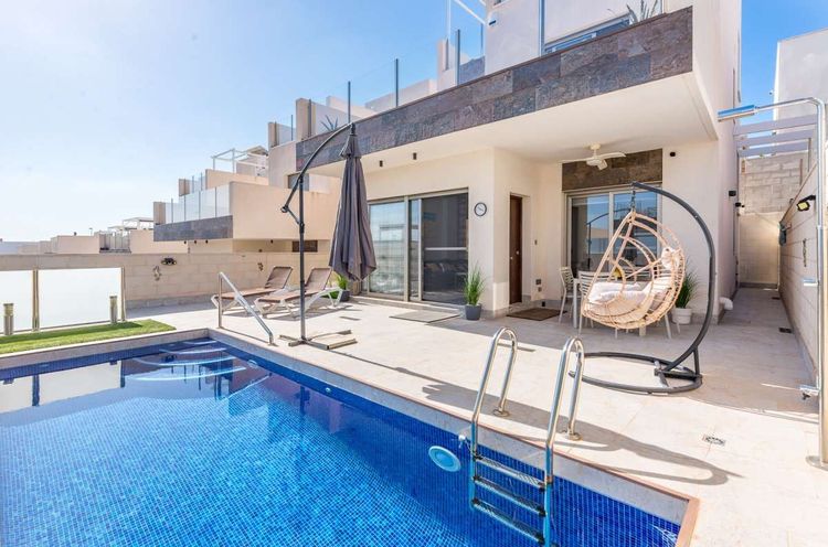 House | Resale in Orihuela Costa in Orihuela Costa, Costa Blanca - Photo 5