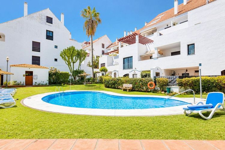 Apartment | Resale in Nueva Andalucía in Nueva Andalucía Others, Costa del Sol - Photo 2