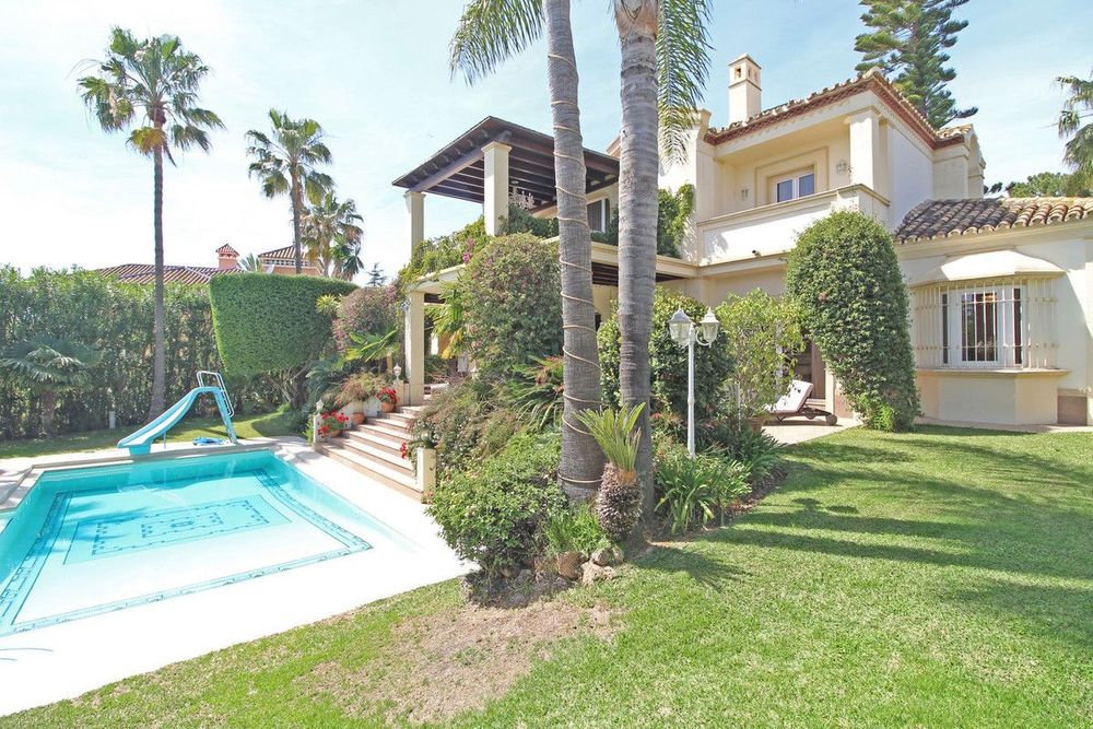 House | Resale in Bahía de Marbella in Bahía de Marbella, Costa del Sol - Main property photo