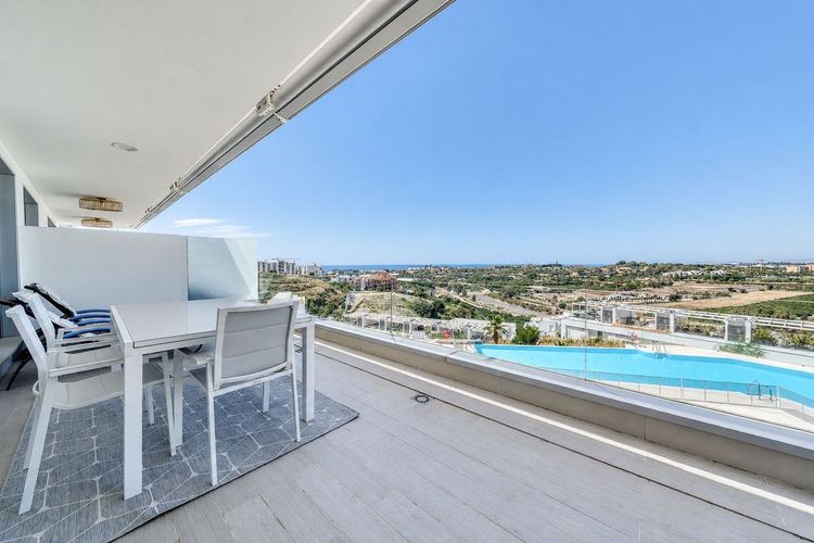 Apartment | Resale in Estepona in Estepona, Costa del Sol - Photo 3