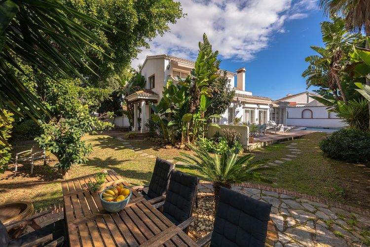 House | Resale in Marbesa in Marbesa, Costa del Sol - Photo 4