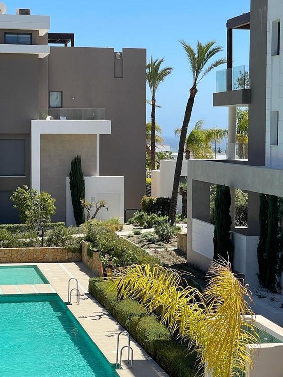Apartment | Resale in New Golden Mile in New Golden Mile, Costa del Sol - Photo 2