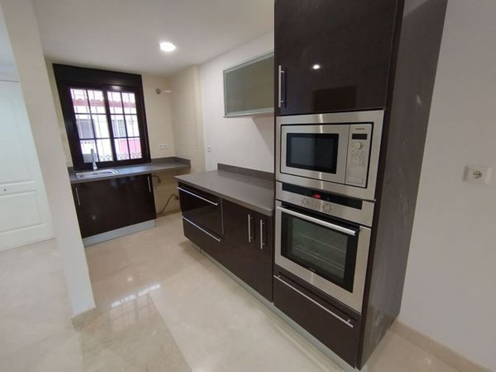 Apartment | Resale in Benalmadena Costa in Benalmadena Costa, Costa del Sol - Main property photo