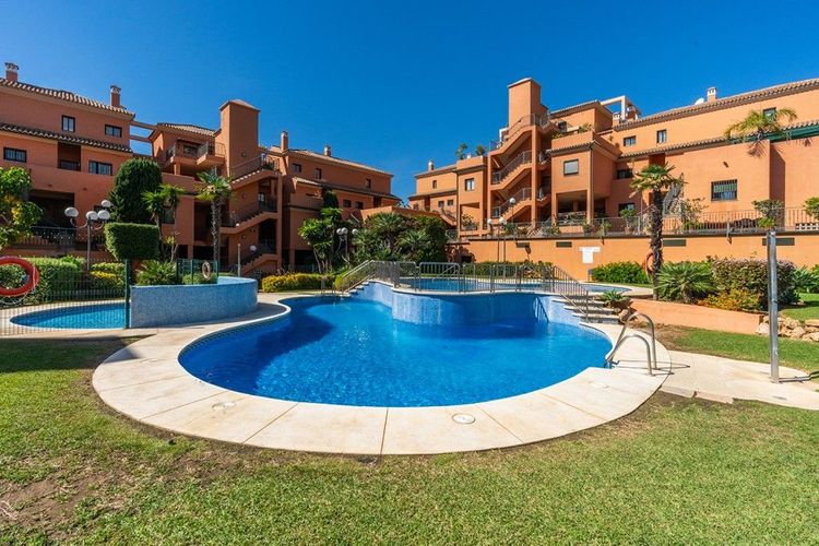 Apartment | Resale in Elviria - Development photo 1