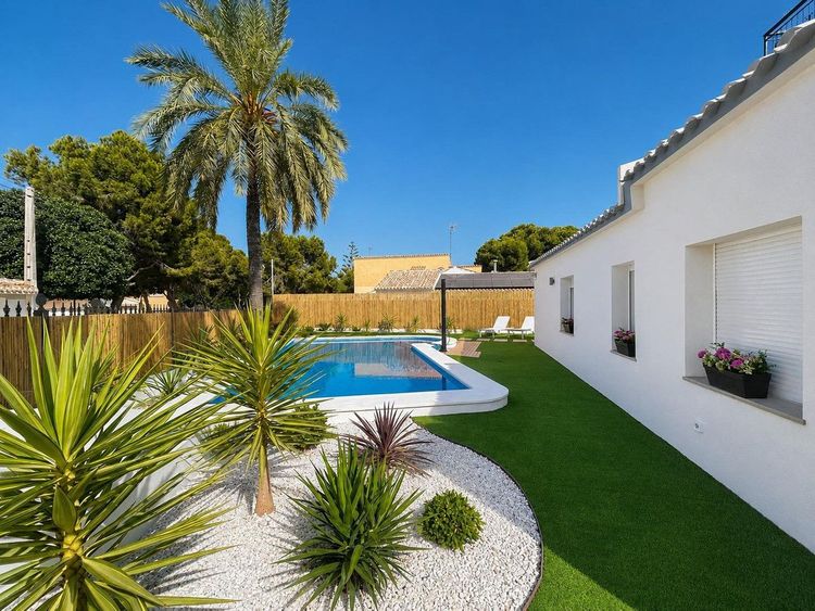 House | Resale in Punta Prima in Punta Prima, Costa Blanca - Photo 3