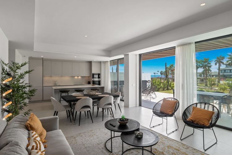 listing card gallery