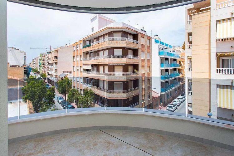Apartment | Resale in Torrevieja in Torrevieja, Costa Blanca - Photo 5