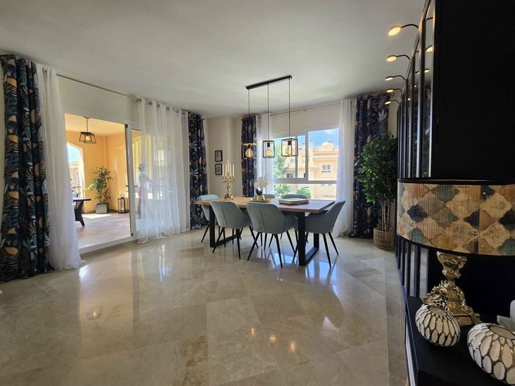 Apartment | Resale in Calahonda in Calahonda, Costa del Sol - Photo 2