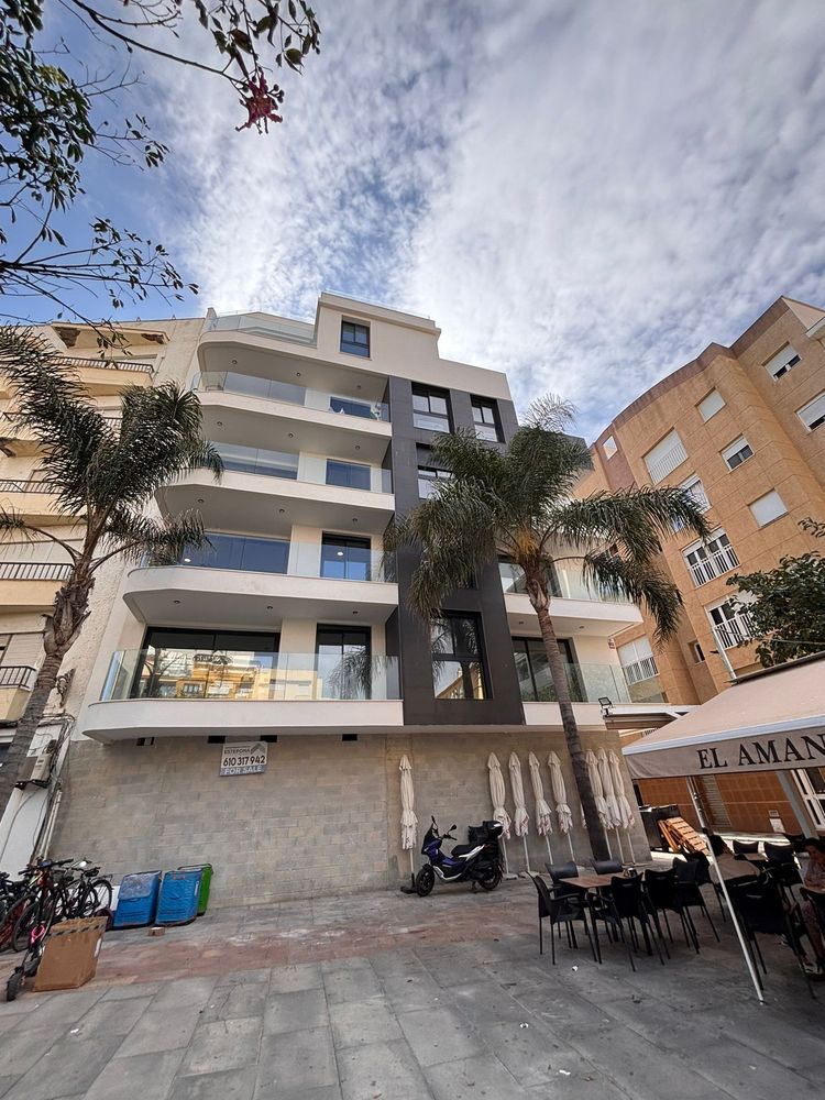 Apartment | Resale in Estepona in Estepona, Costa del Sol - Main property photo