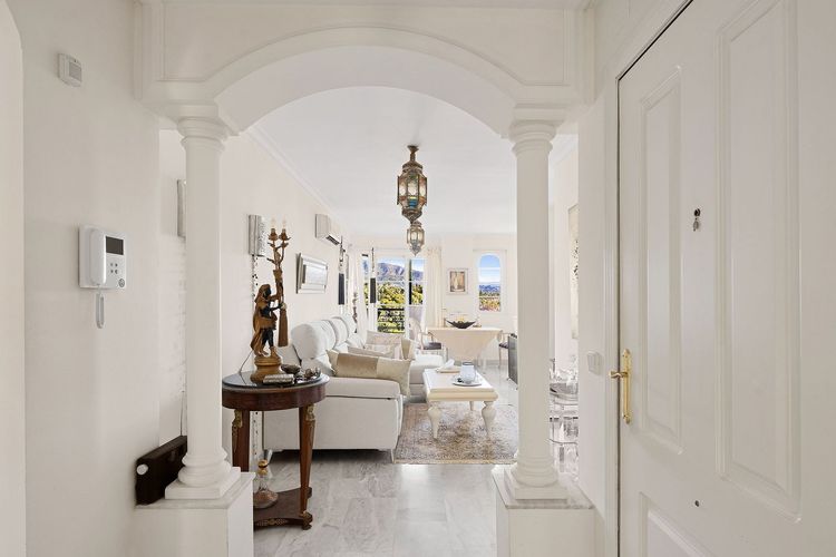 Apartment | Resale in Nueva Andalucía in Nueva Andalucía Others, Costa del Sol - Photo 3