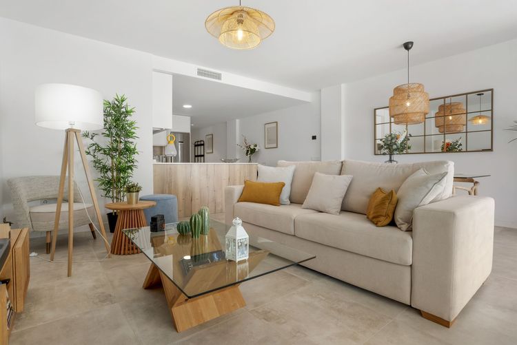 Apartment | Resale in Estepona in Estepona, Costa del Sol - Photo 2