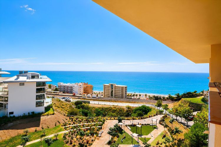 Apartment | Resale in Fuengirola in Fuengirola Others, Costa del Sol - Photo 2