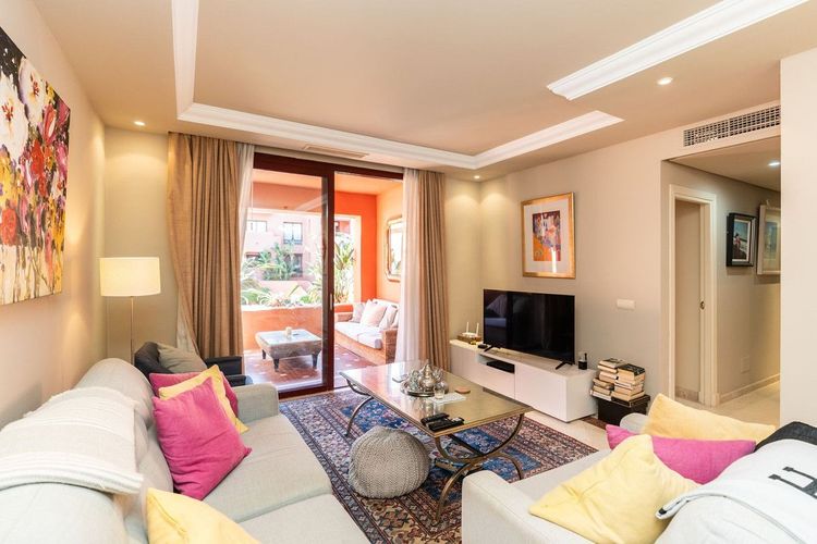 Apartment | Resale in Elviria in Elviria, Costa del Sol - Photo 3