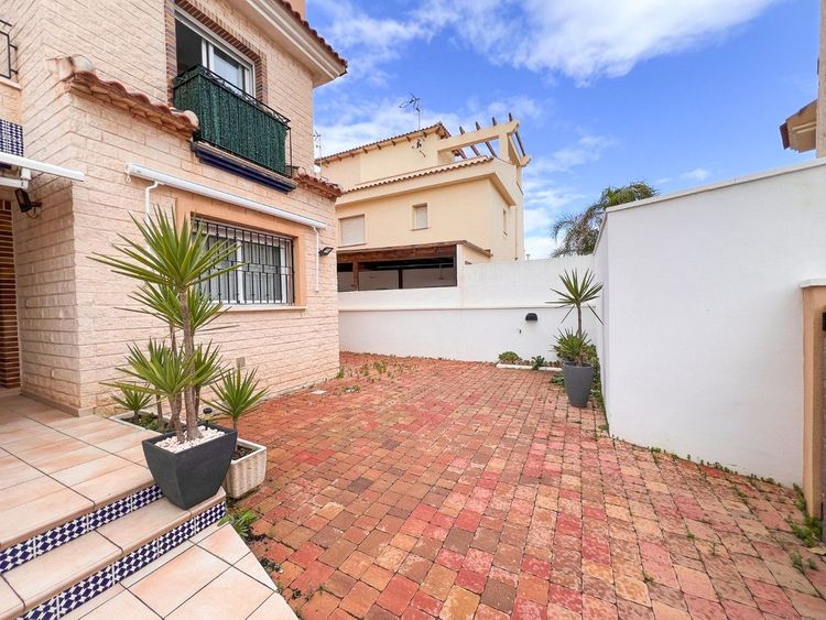House | Resale in Pilar de la Horadada in Pilar de la Horadada, Costa Blanca - Photo 3