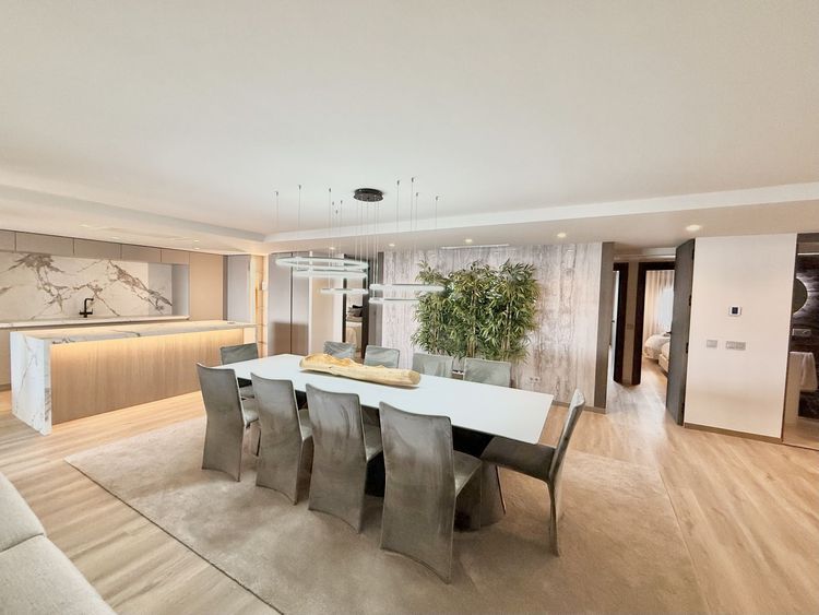 Apartment | Resale in Puerto Banús in Puerto Banús, Costa del Sol - Photo 2