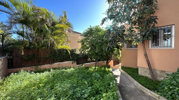 House | Resale in Málaga Este in Málaga Este, Costa del Sol - Photo 2