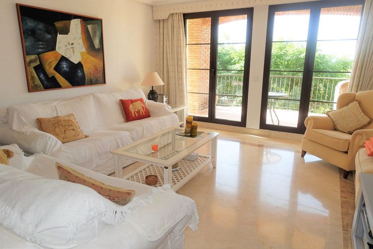 Apartment | Resale in Benahavís in Benahavís Others, Costa del Sol - Photo 2