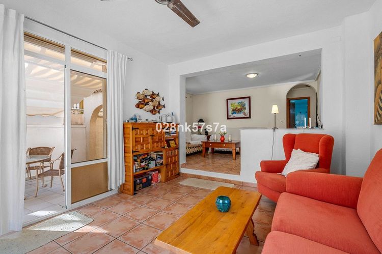 House | Resale in Playa Flamenca in Playa Flamenca, Costa Blanca - Photo 4