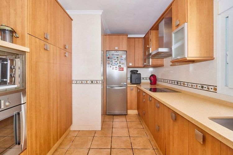 House | Resale in Fuengirola in Fuengirola Others, Costa del Sol - Photo 3