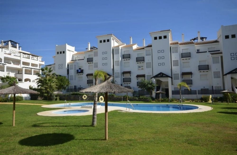 Apartment | Resale in San Luis de Sabinillas in San Luis de Sabinillas, Costa del Sol - Main property photo