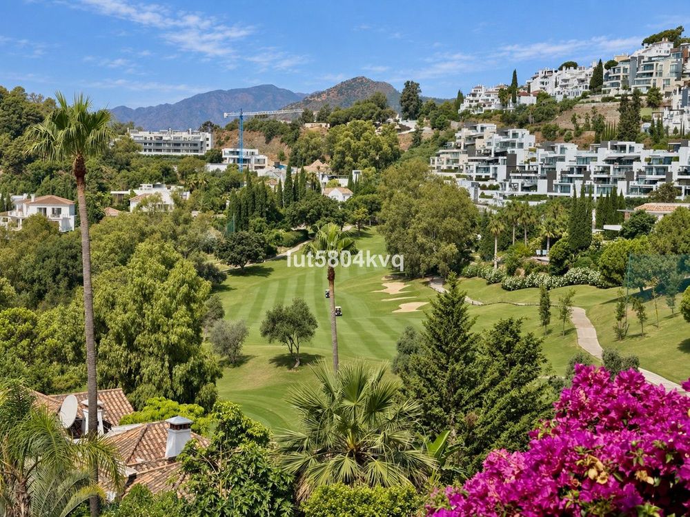 Apartment | Resale in La Quinta in La Quinta, Costa del Sol - Main property photo