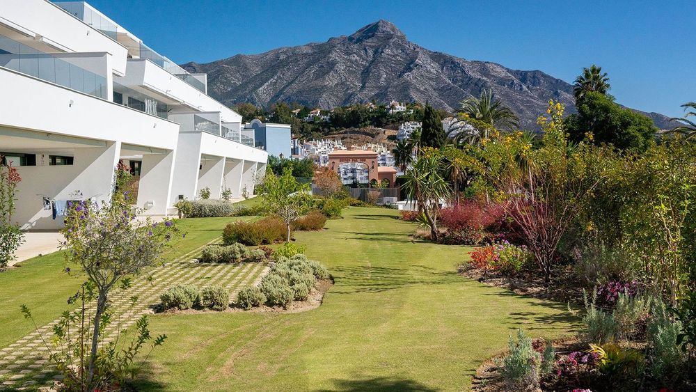 Apartment | Resale in Nueva Andalucía in Nueva Andalucía Others, Costa del Sol - Main property photo