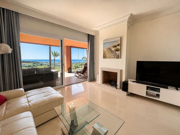 Apartment | Resale in Los Flamingos in Los Flamingos, Costa del Sol - Photo 4