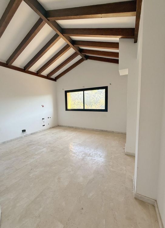 House | Resale in Elviria in Elviria, Costa del Sol - Photo 5