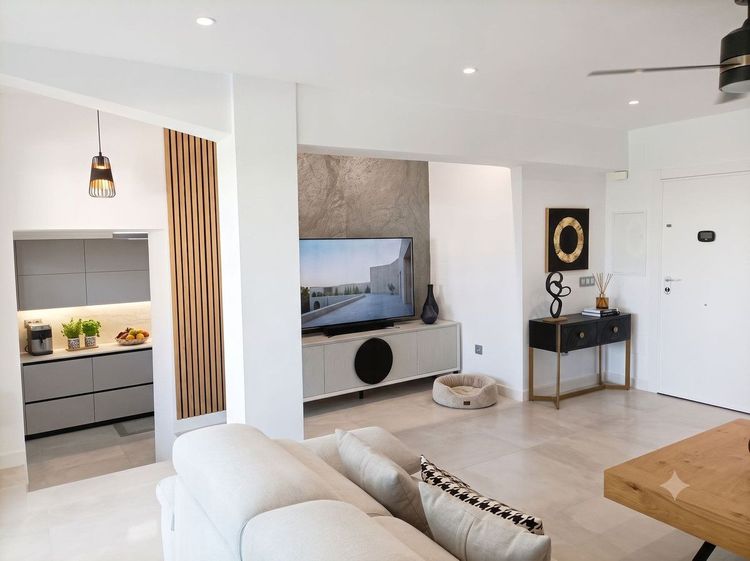 Apartment | Resale in Torremolinos in Torremolinos Others, Torremolinos, Costa del Sol - Photo 4