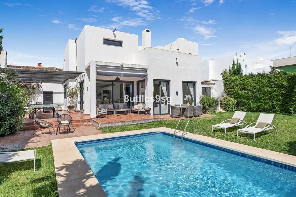 House | Resale in Nueva Andalucía in Nueva Andalucía Others, Costa del Sol - Main property photo