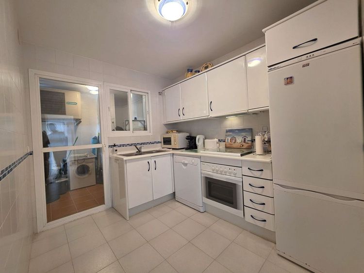 Apartment | Resale in Calahonda in Calahonda, Costa del Sol - Photo 4