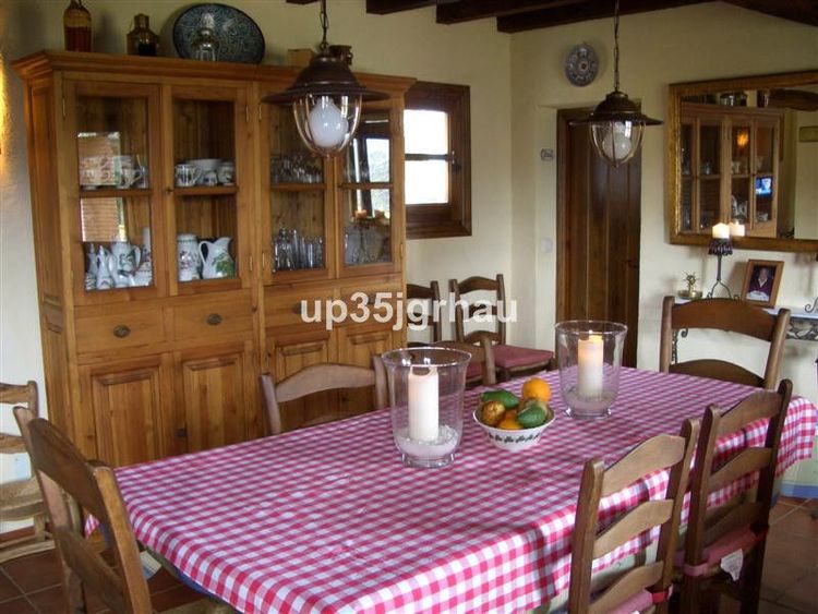 House | Resale in Jubrique in Jubrique, Costa del Sol - Photo 3